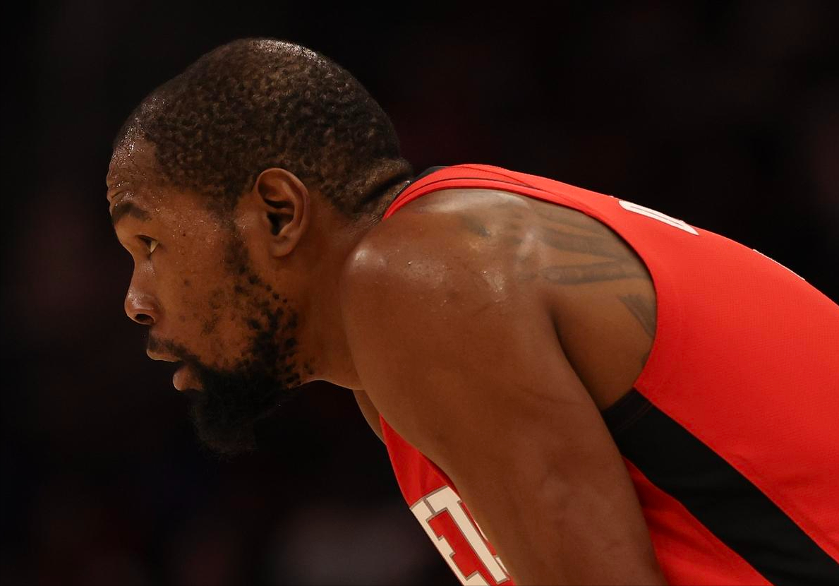 国际经济预测-赛季首个背靠背胜利，KD鏖战40分钟抡冒烟了，赛后表态年轻球员